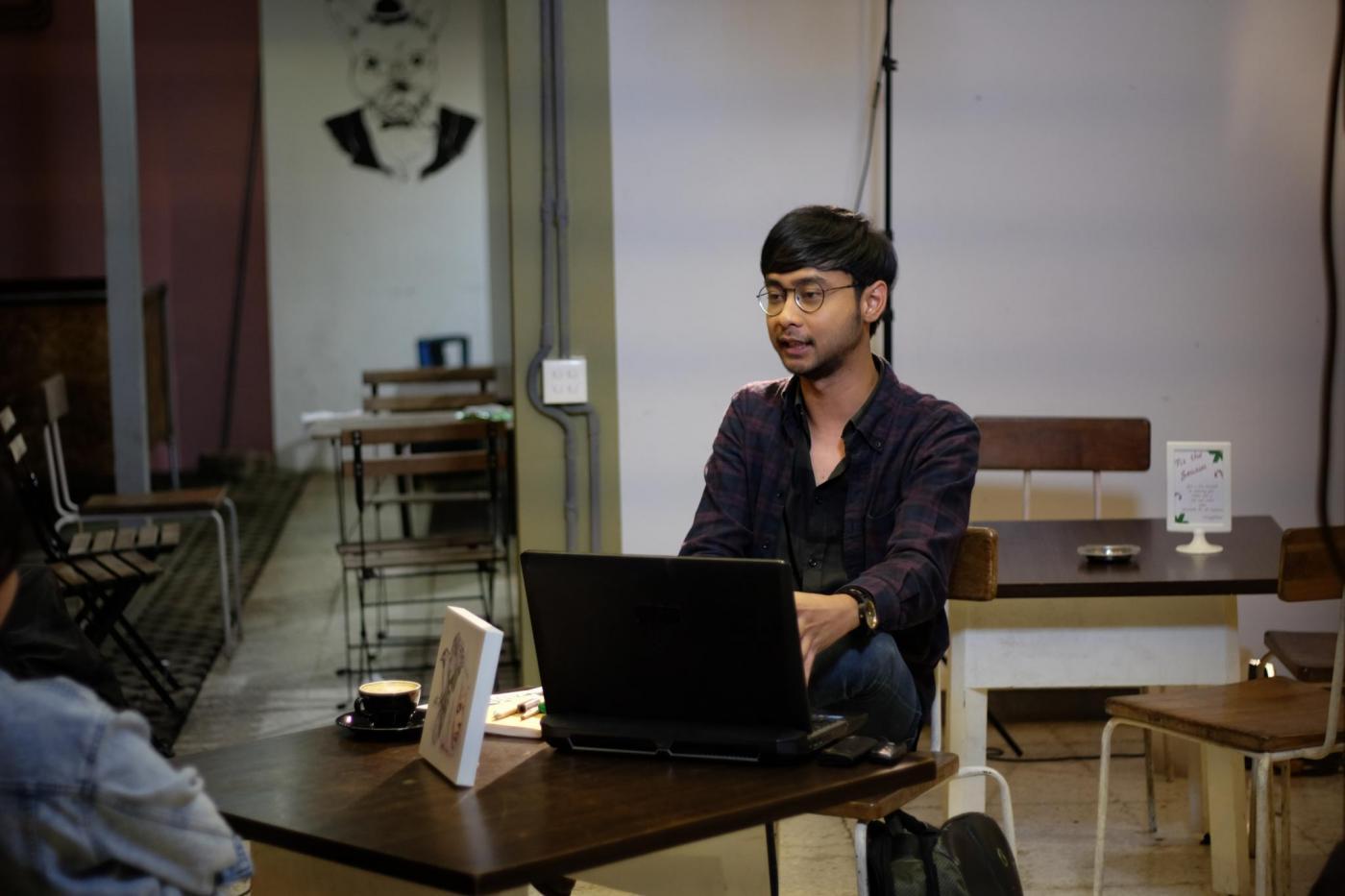 Merchandise Web Series Narcos Ternyata Hasil Karya Ilustrator Indonesia